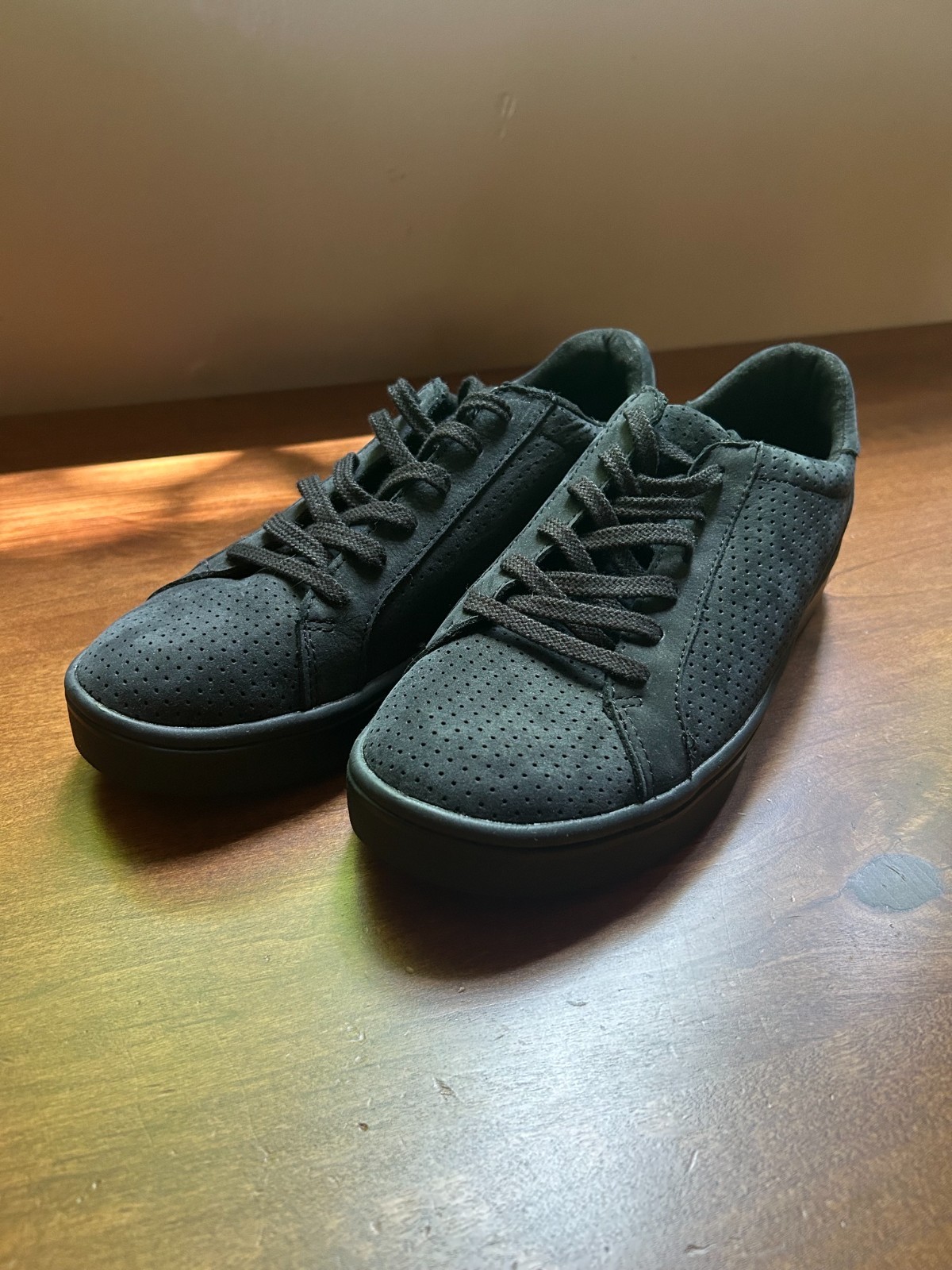 Infinity by Cherokee Women 8 Black Sneakers