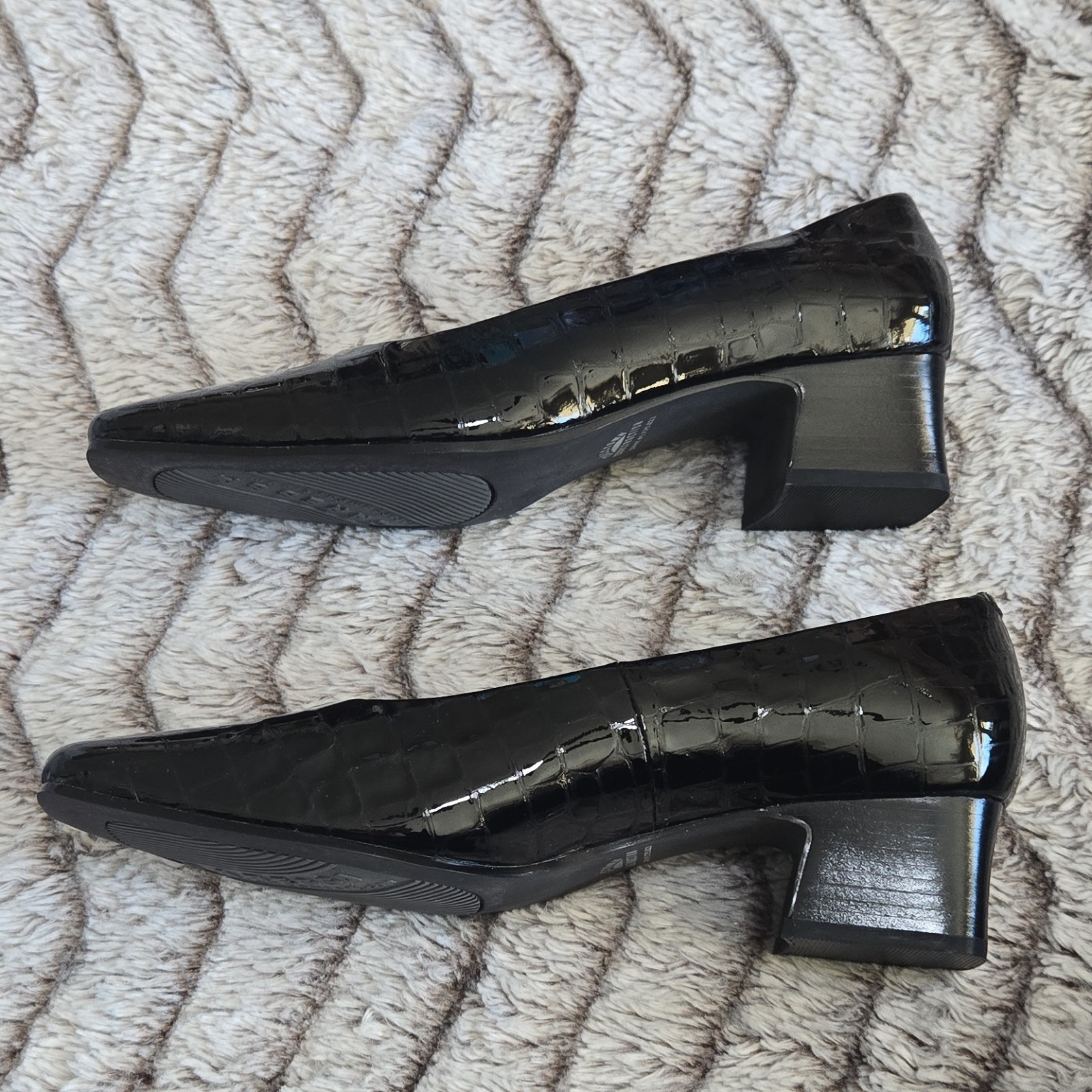 Caressa Ultima Series Classic BLK PATCRC Black Patent Croc Block Heel Shoes 9W