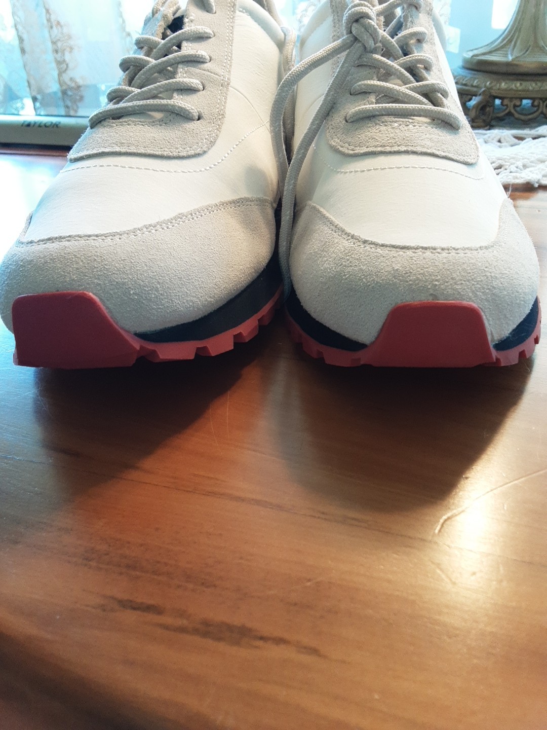 ED Ellen Degeneres Fabrey Sneakers Size 10 Beige Red Lug Sole