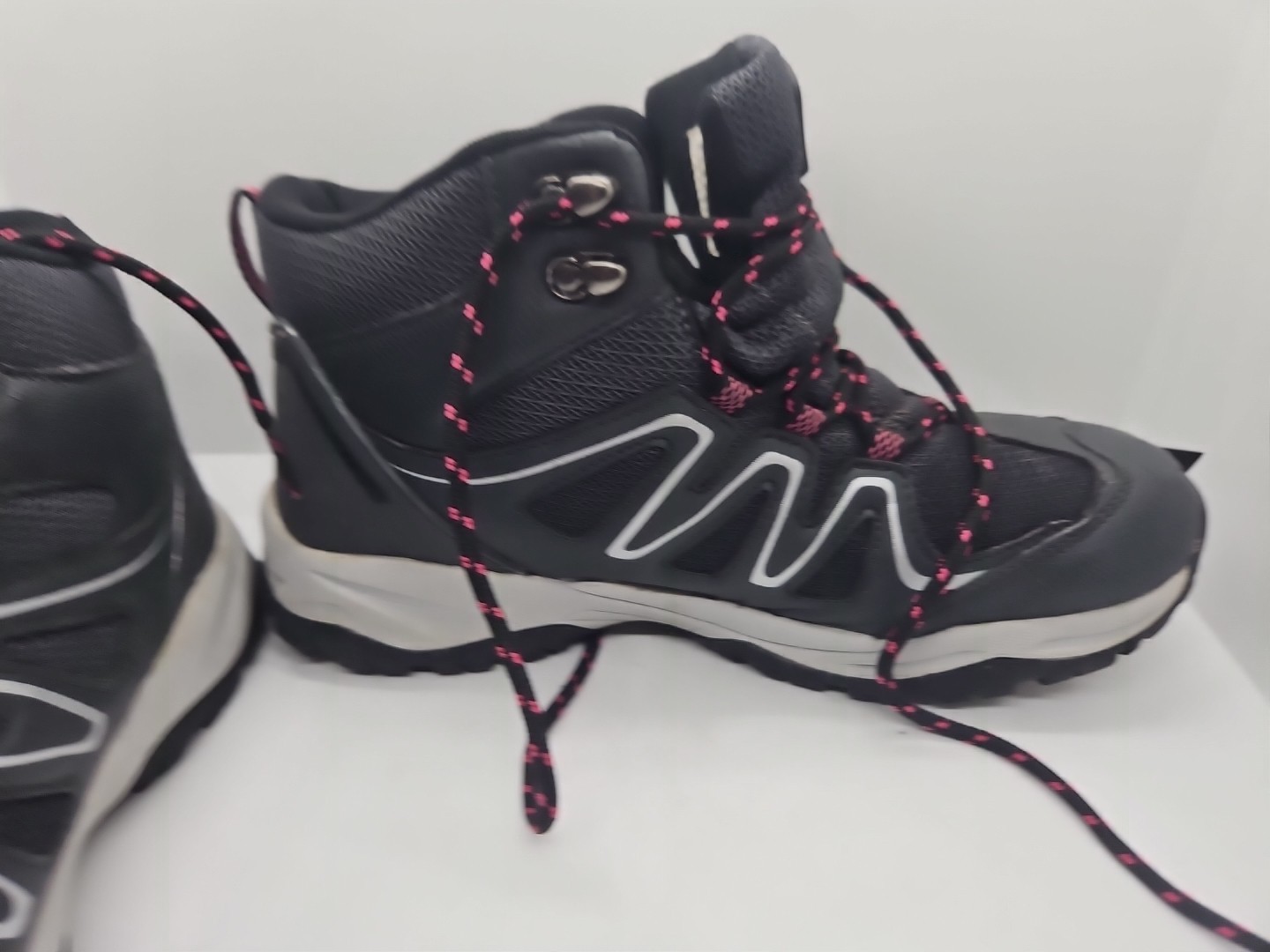 Magellan Outdoors Women’s Emory Hiking Boots-Size 9