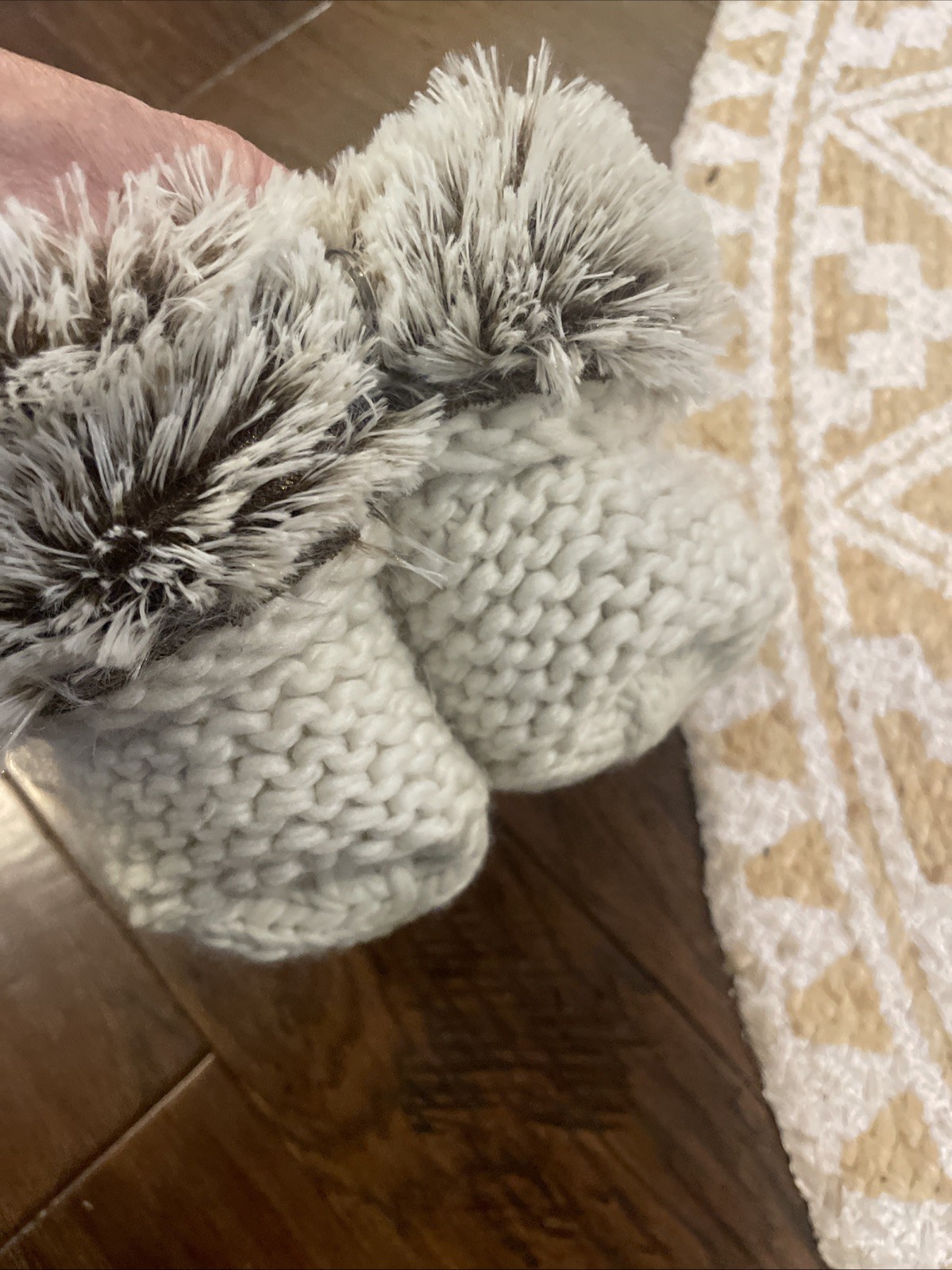 NWT LEMON Cabin Hand Knit Chunky Cottage core Sz M/L Slippers Cream/Fur