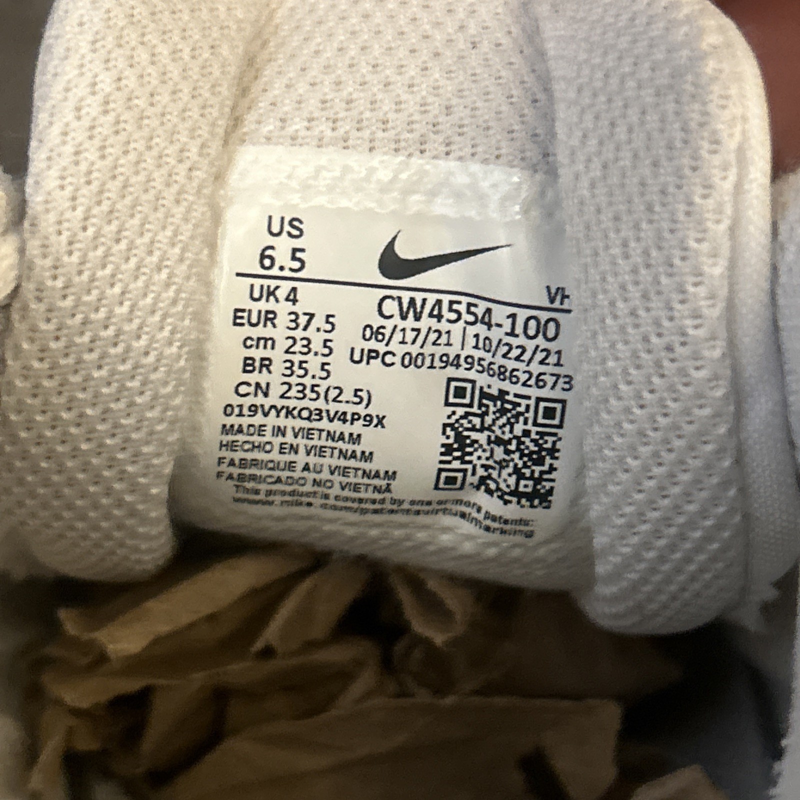 Nike Air Max SC Women’s Sneaker CW4554-100 US Size 6.5 White / Metallic Platinum
