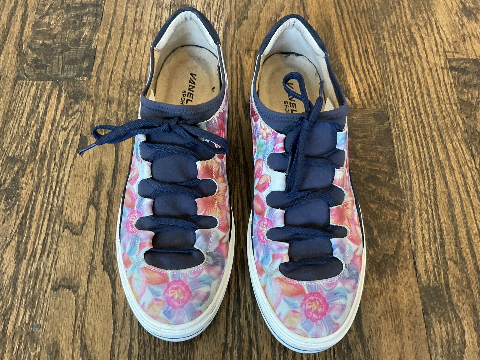 Vaneli Sport Floral Lace Up Lether/Fabric Sneakers Women’s Us Size 11 M