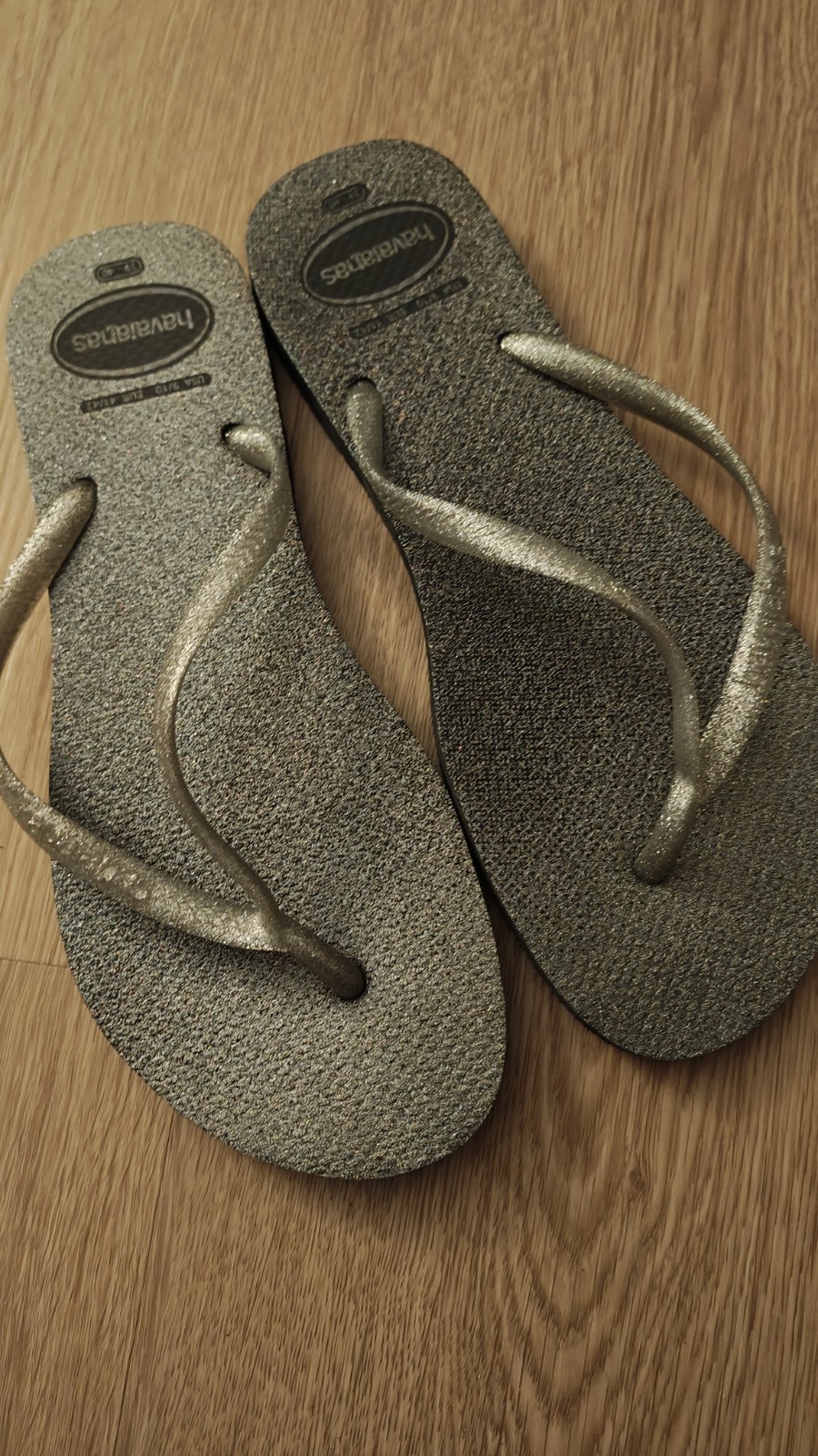 Havaianas Women’s Silver Size USA 9/10 Shiny Silver