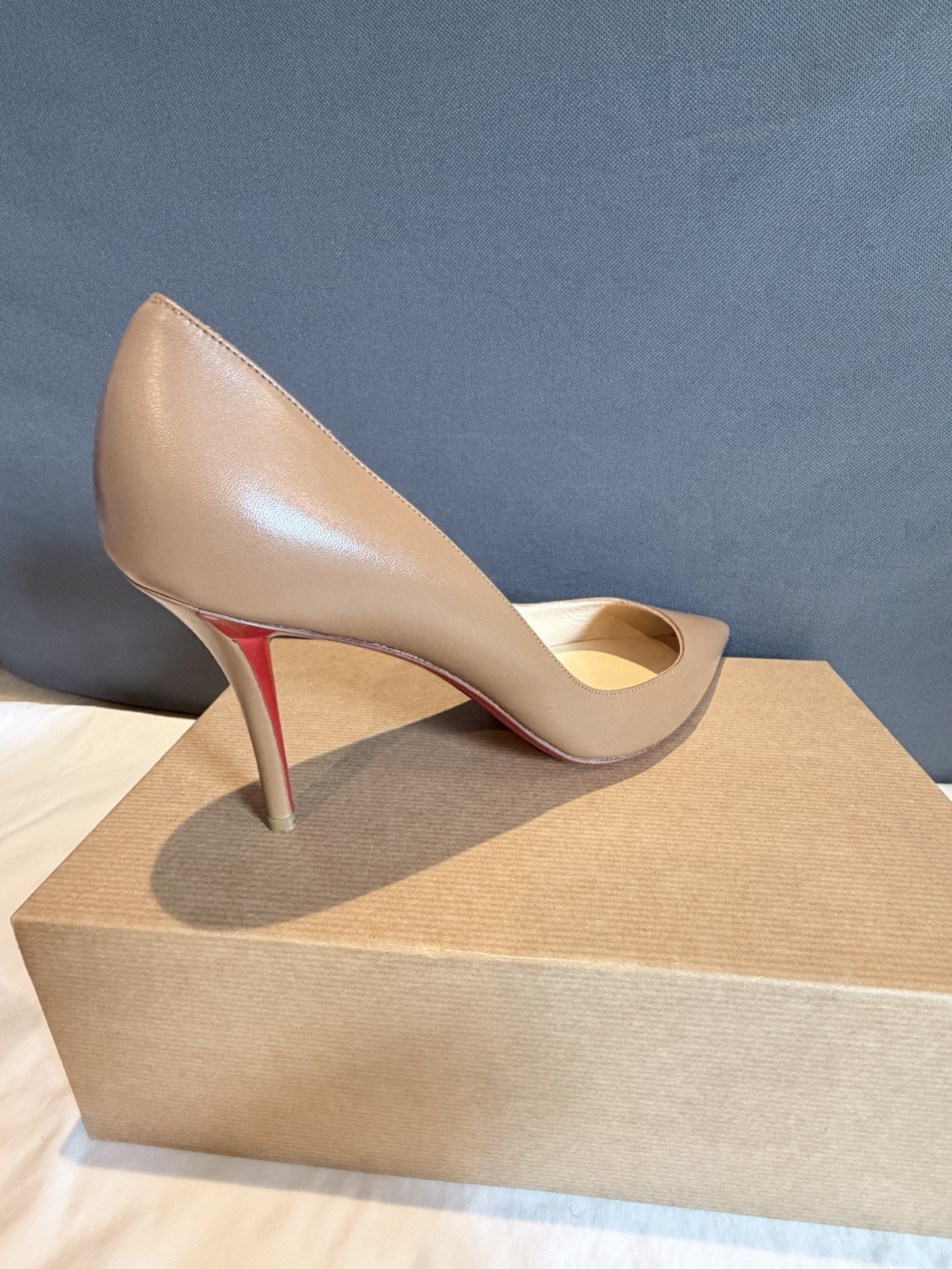 Christian Louboutin Apostrophy Pump 3.3” (85mm) in Hazelnut EU 40 US 9 with Box