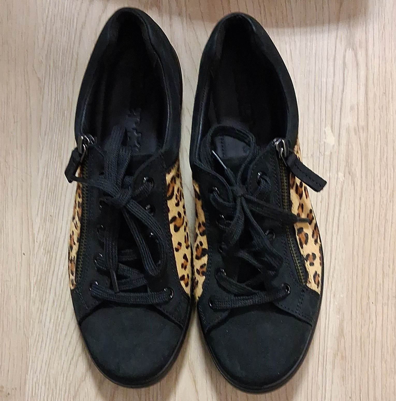 New Hotter Womens Flat Sneakers Black Leopard Animal Print Suede Lace-Up Zip 7.5