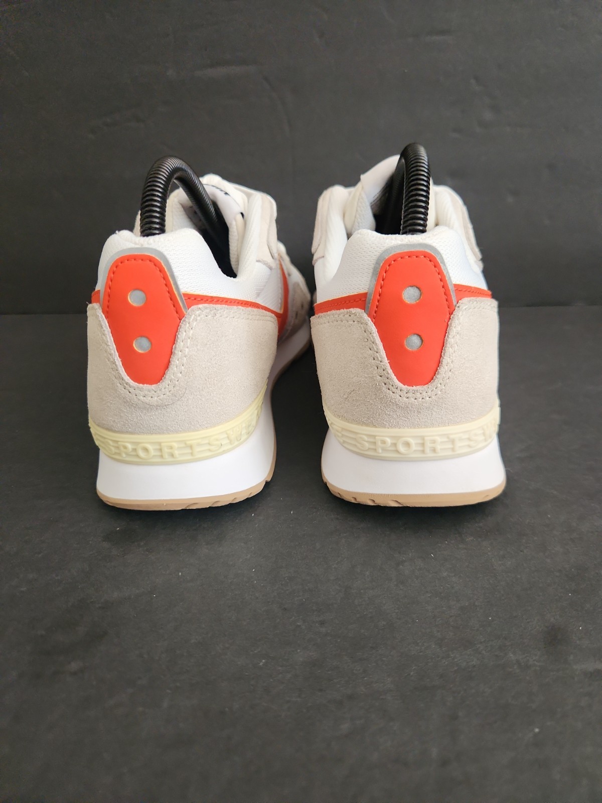Nike Venture Runner White Orange Beige Mesh Suede Athletic Sneaker Womens 9.5