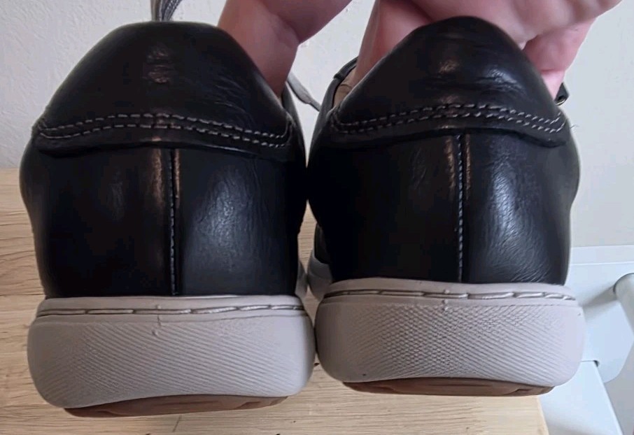 Clarks Womens 9M Artisan Nalle Lace Up Black Nubuck Sneakers Side Zip Comfort