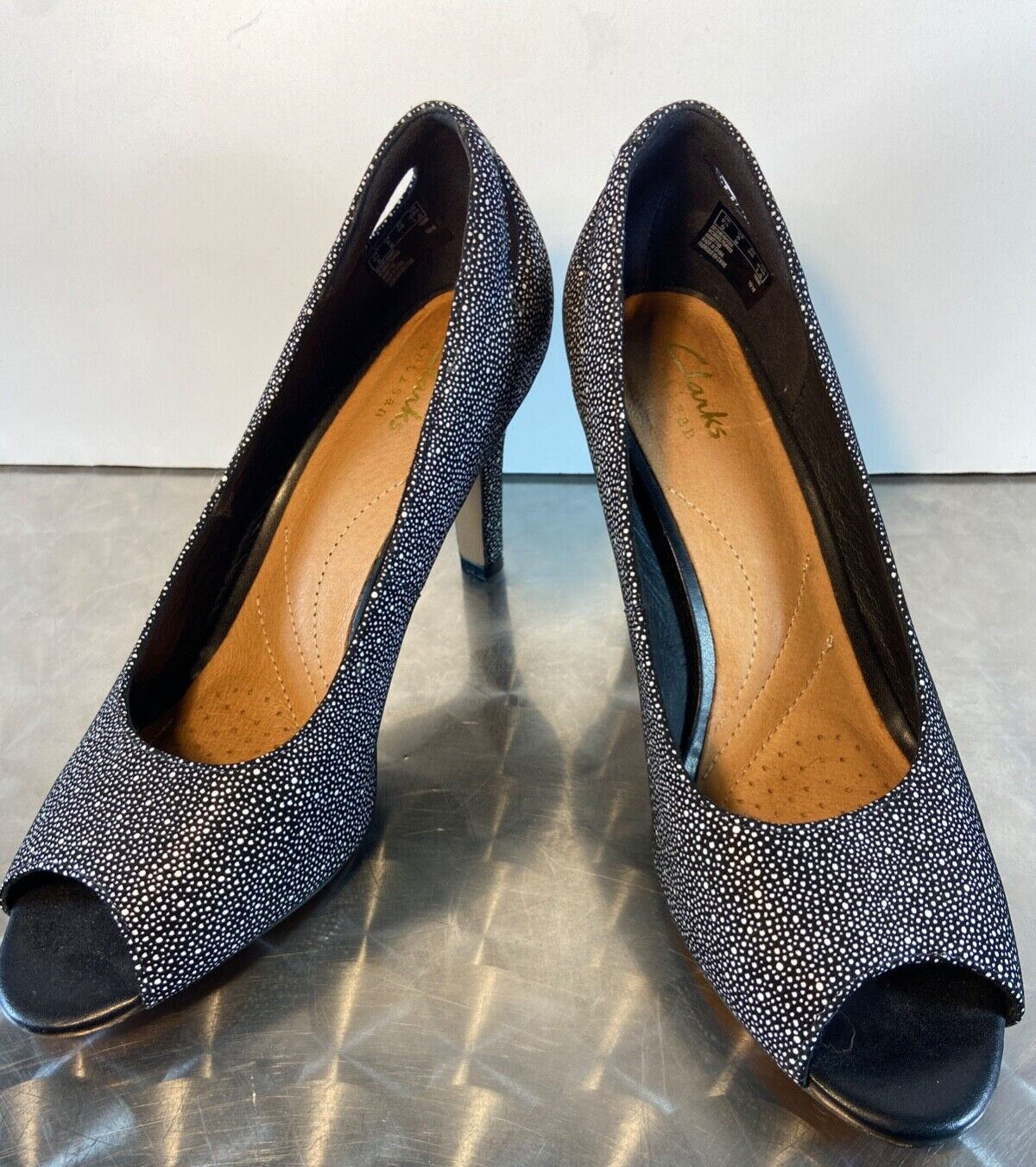 Clarks Nubuk Women’s Size 8 Leather 2 1/2″ Pumps «Heavenly Maze» Black & White