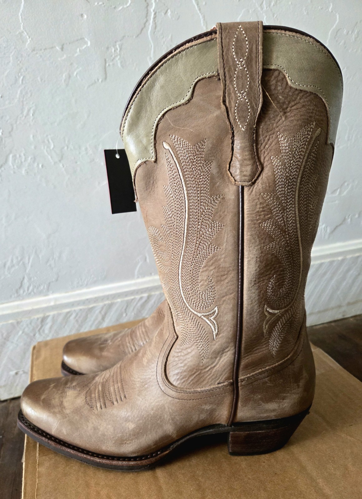 Idyllwind® Women’s 9.5 B Lawless™ Performance Western Boot in Distressed Brown