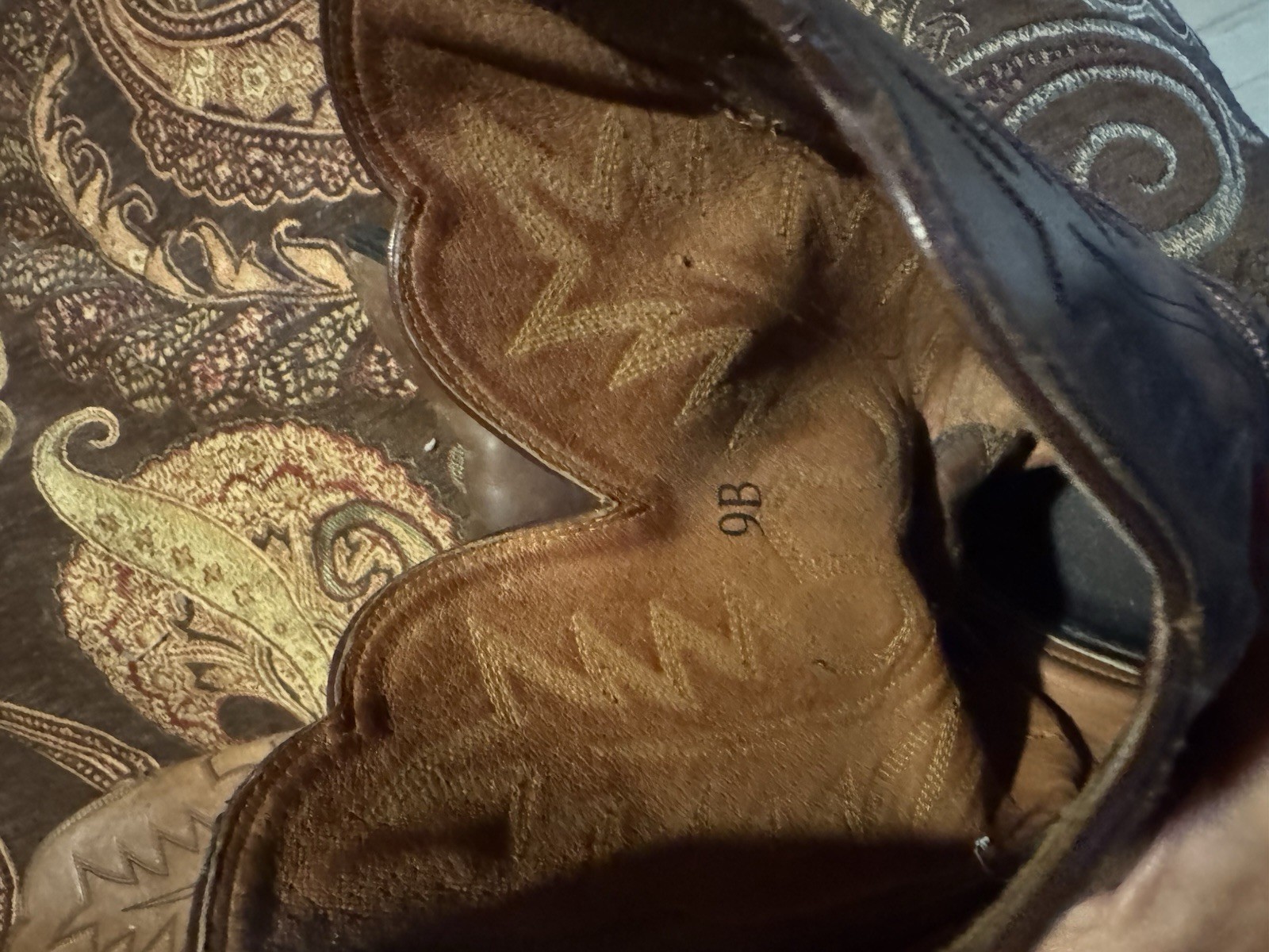 Ariat Heritage R Toe Women’s Size 9 B Worn And Loved. They Are About Worn Out
