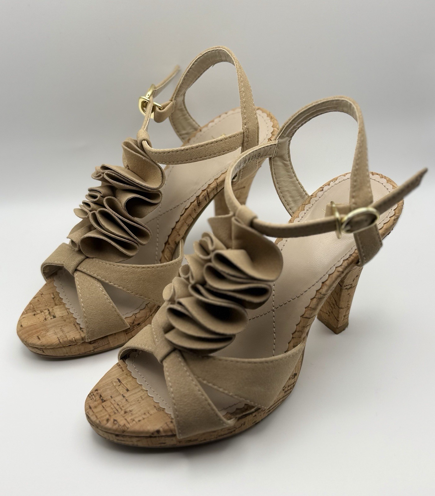 Suede Ruffled Cork Platform Sandals Heels Beige Sz 6M FIN Japan 09-7359 Feminine