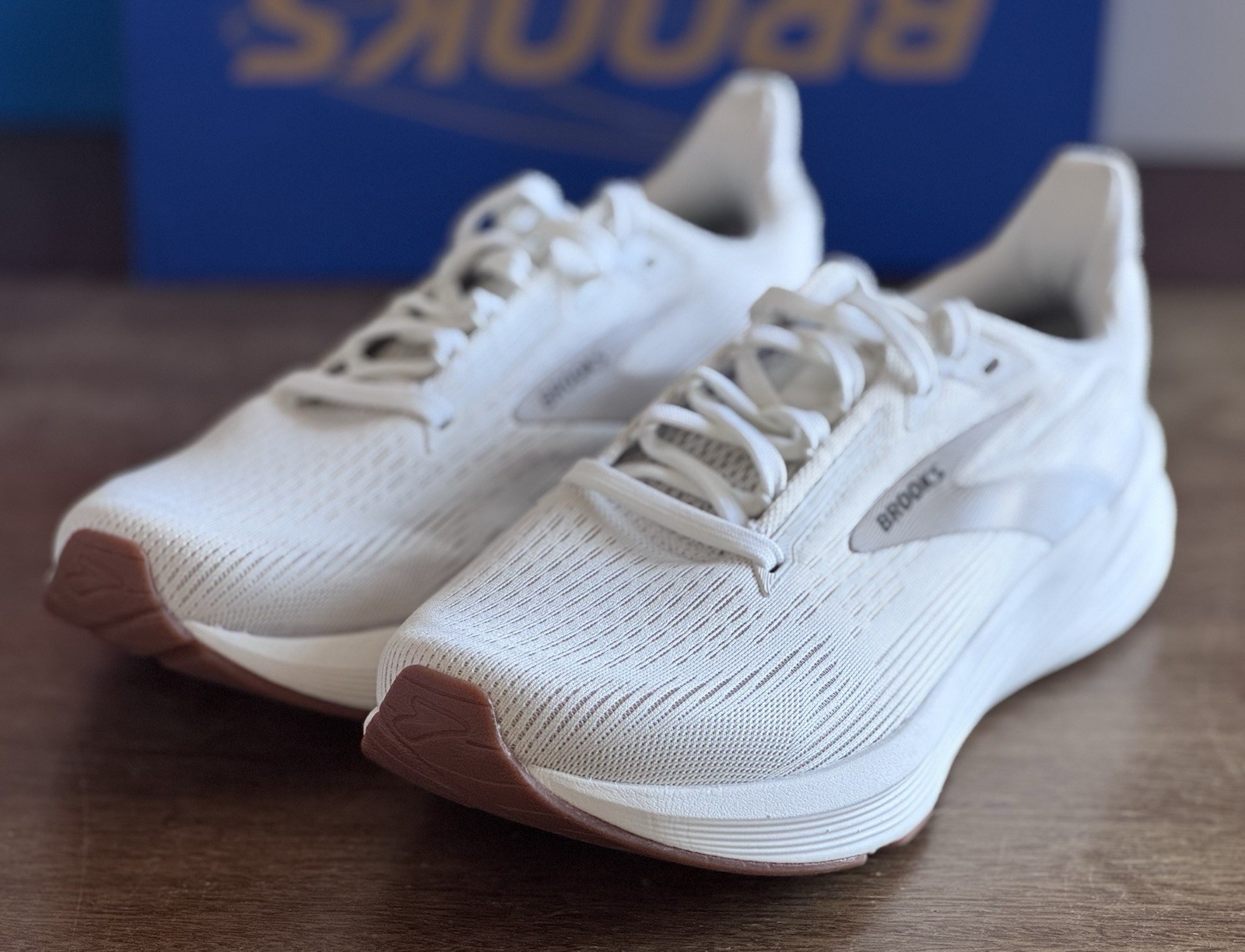 Women’s Size 7.5 Brooks Running Shoes White Chateau Grey 120456 1B 171 NIB