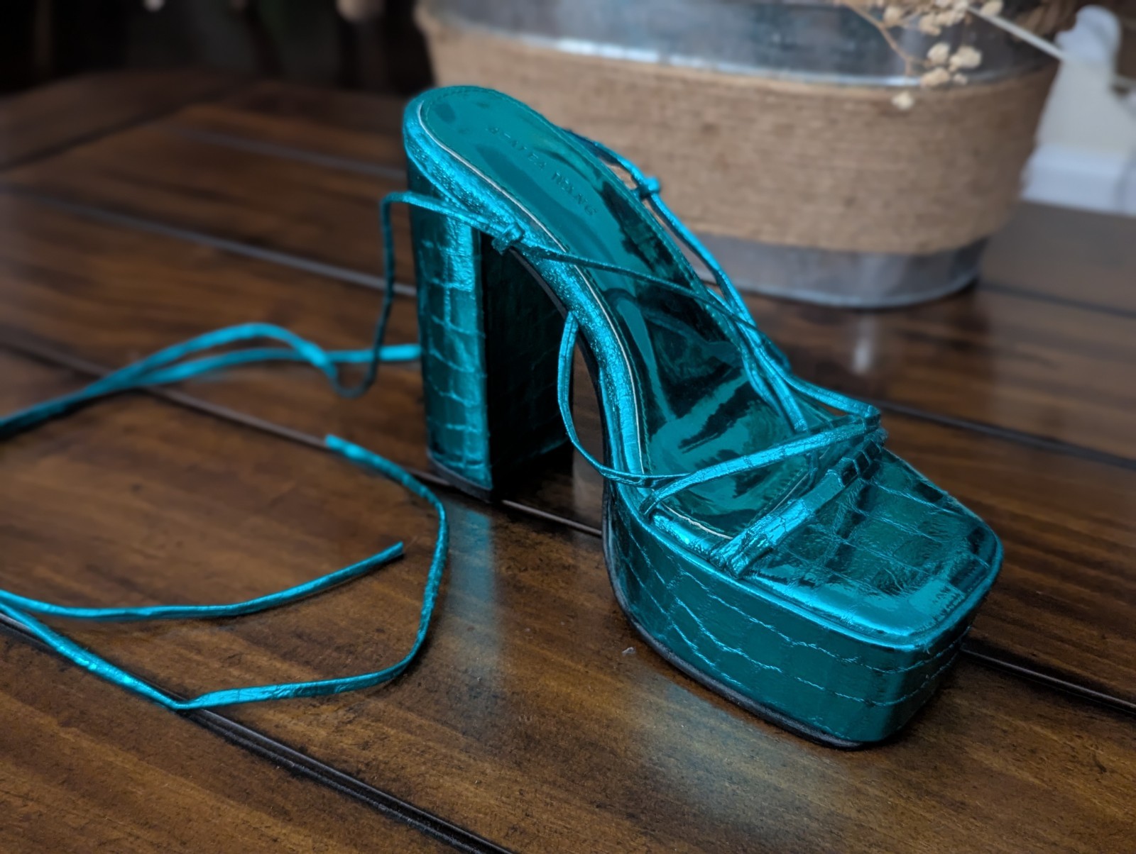 AZALEA WANG Gordo Metallic Green Croc Platform Lace Up Heels – Excellent…