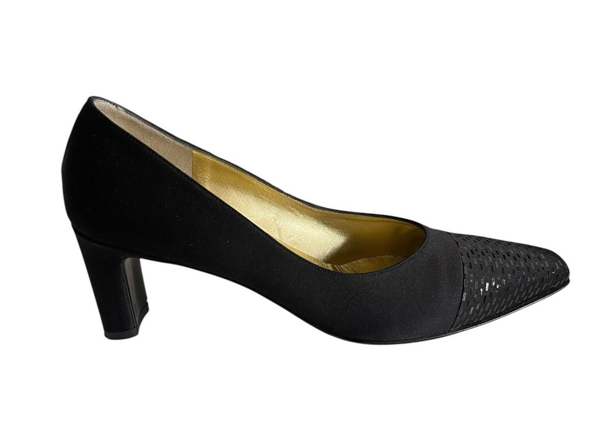 St. John Shoes Woman’s Heels Black Fabric Size 7 Made in Italy Pointed Toe