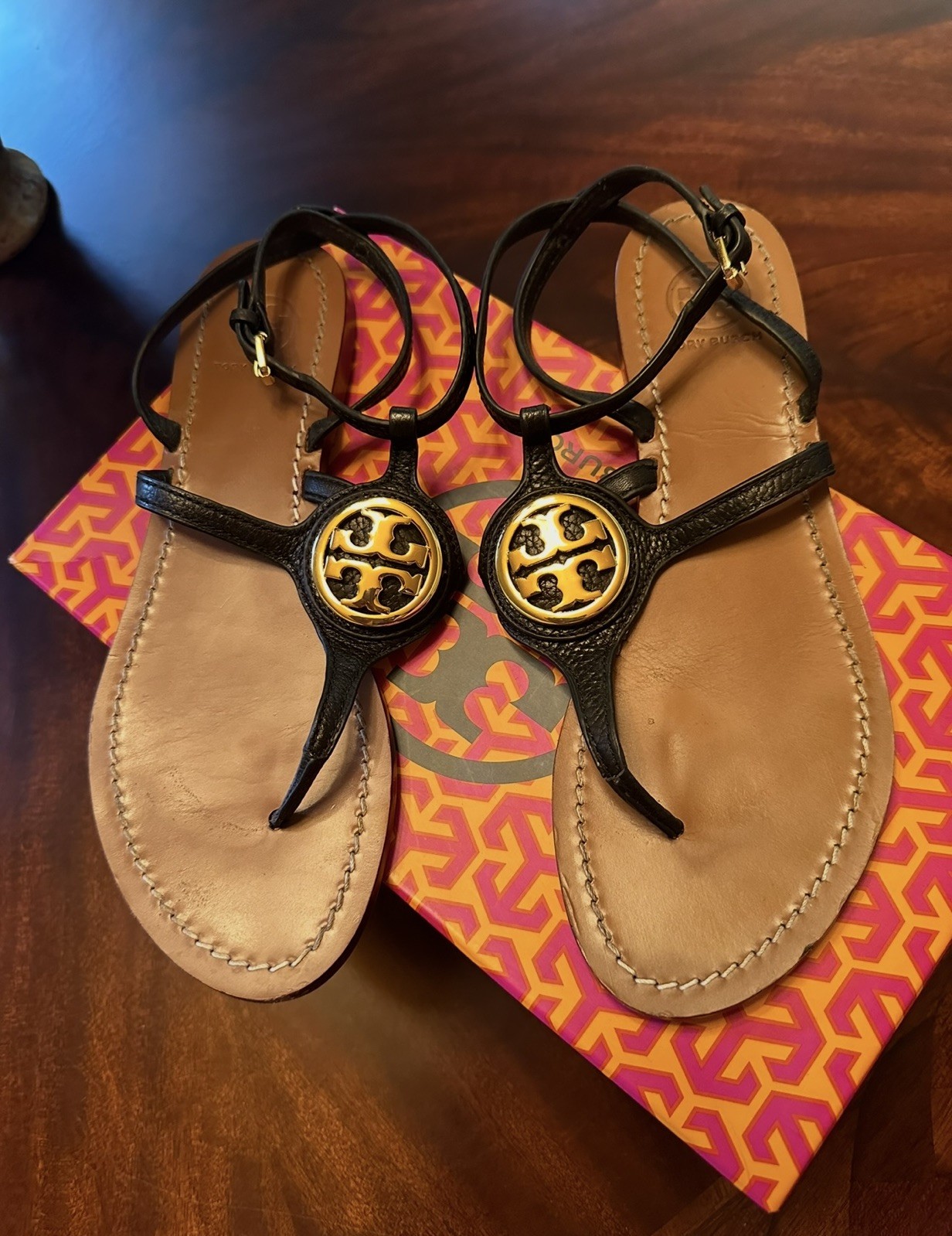 Tory Burch Black Tumbled Leather Leticia Flat Thong Sandals Size 7.5