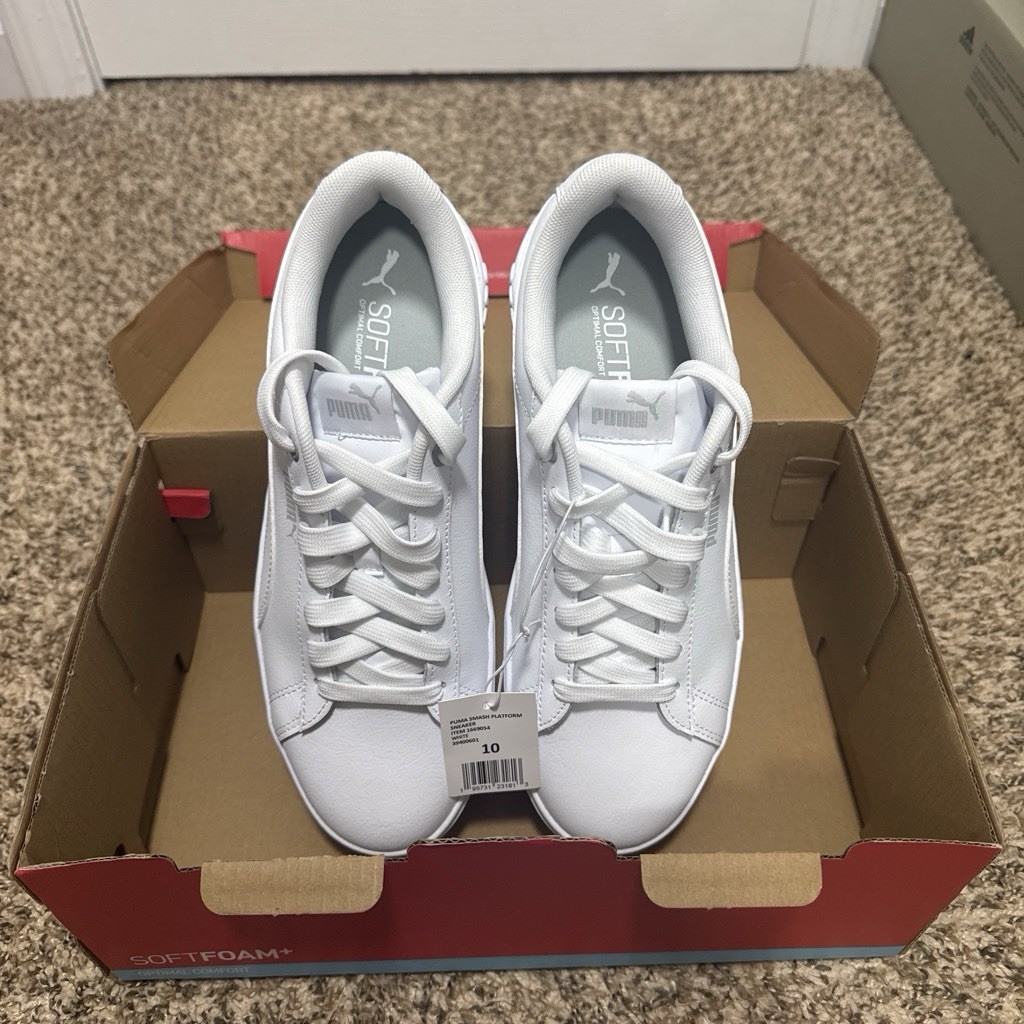 PUMA Smash Platform V3 Women’s size 10