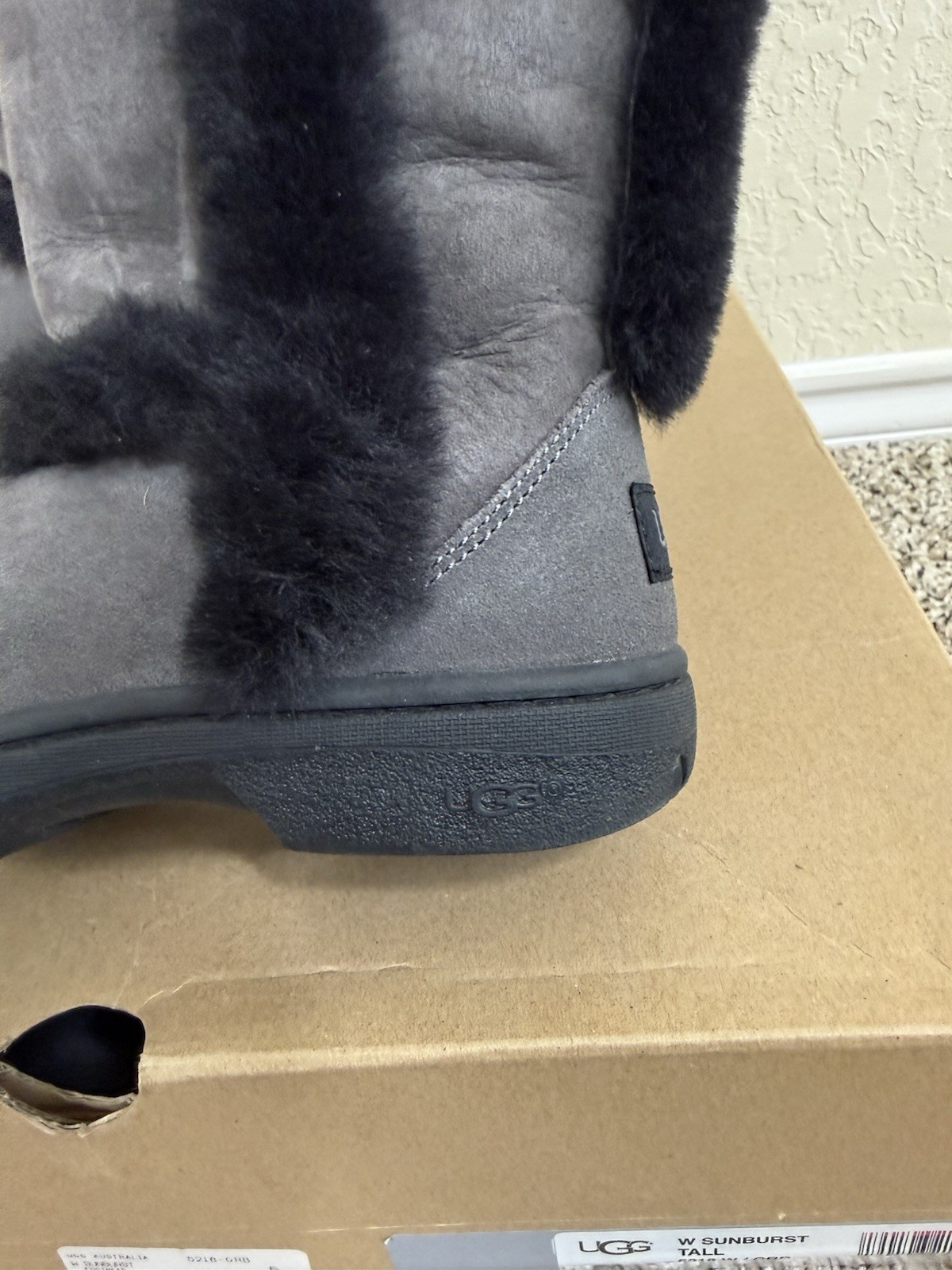 UGG Sunburst Grey Black Tall Shearling Boots Size 5 Winter Rubber Sole Womens