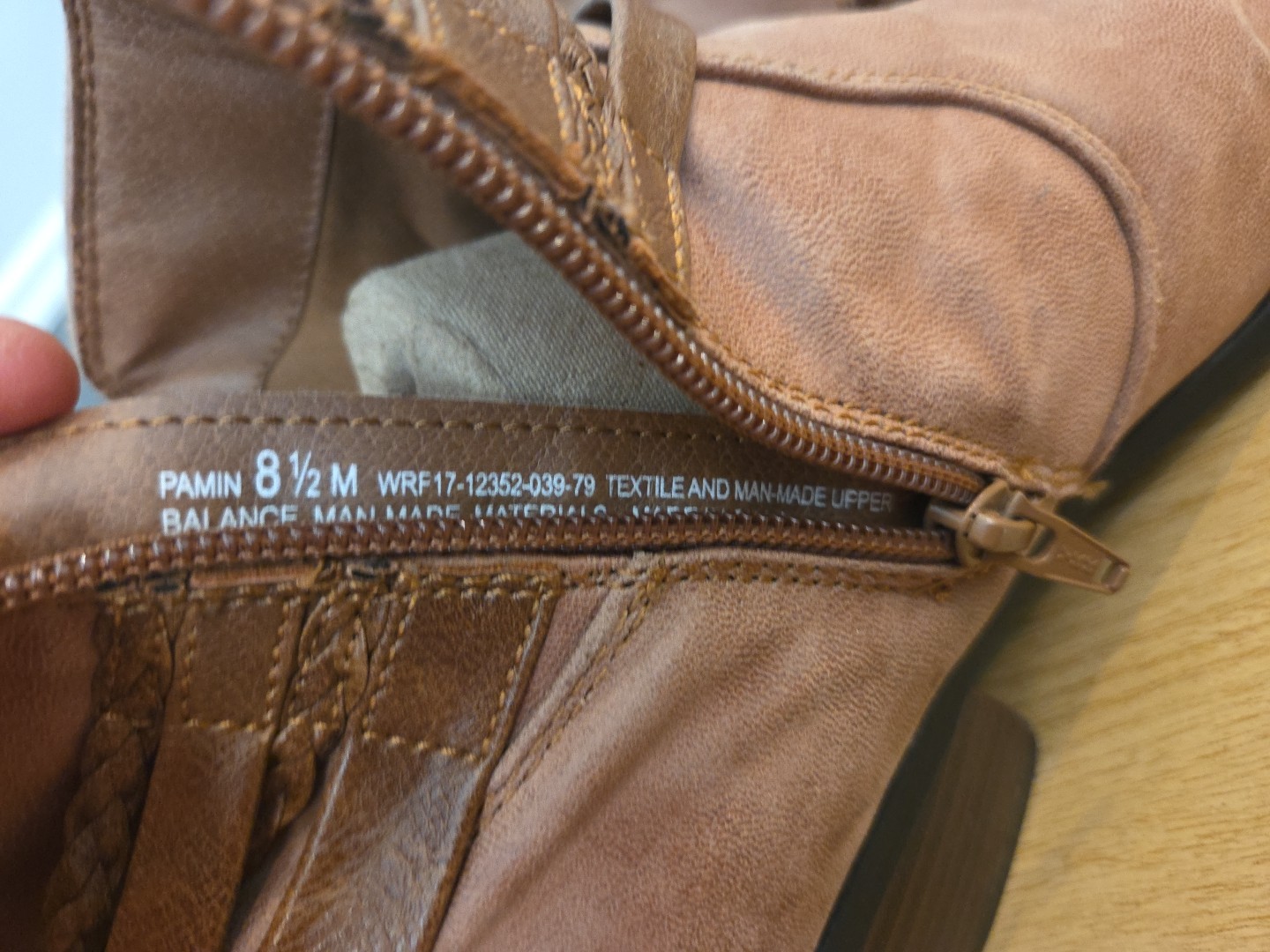 Yuu Size 8.5 Booties Heel 1.75” Shade 4” Zip #But1