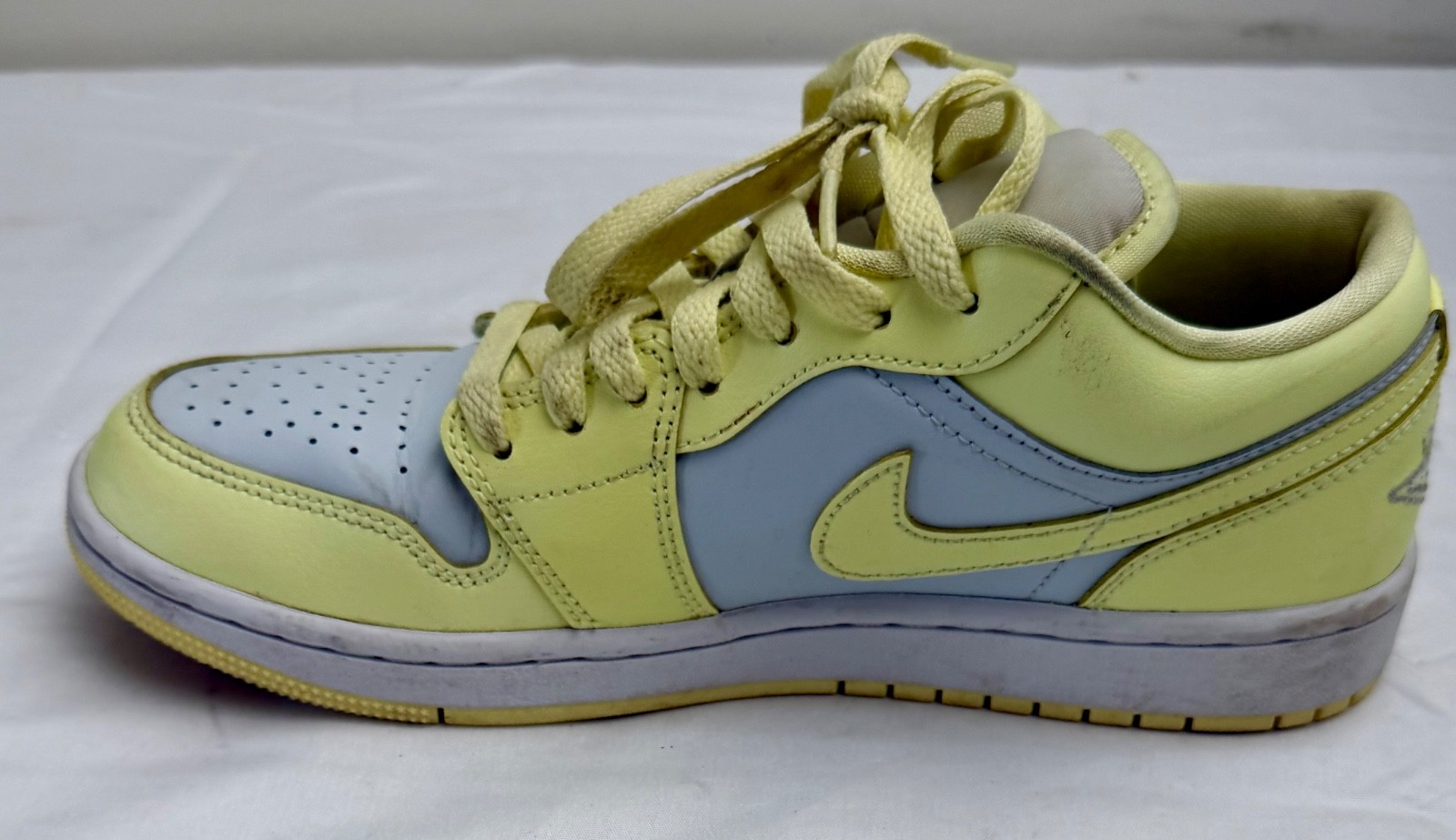 NIKE AIR Jordan 1 Low Lemonade US 8 WOMENS