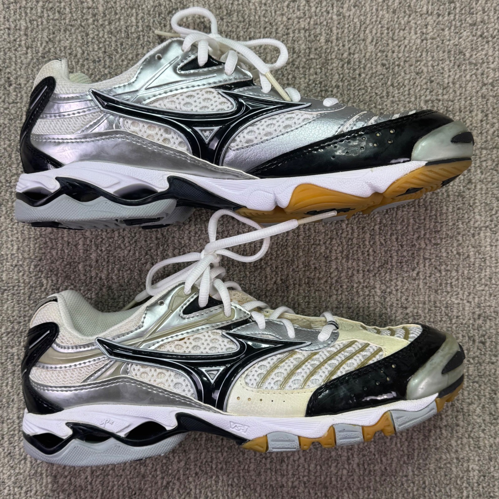 Mizuno Wave Lightning 6 Women’s 10.5 Silver Black Volleyball Shoes NWOT