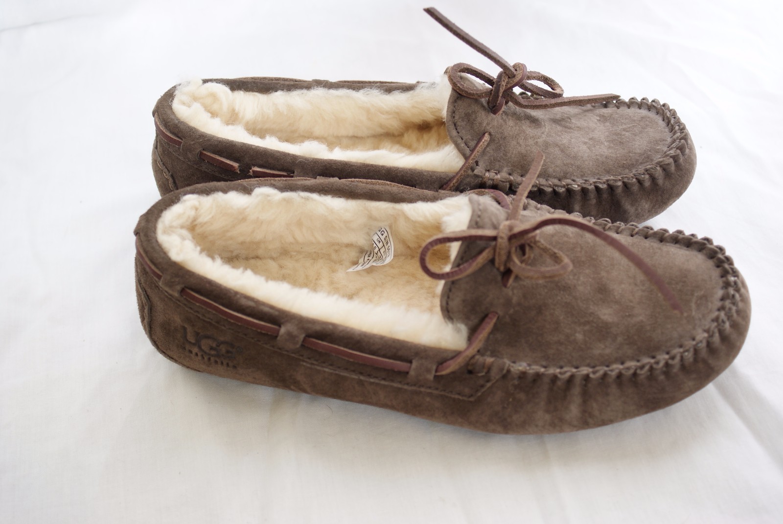 UGG® Australia ‘Dakota’ Slipper (Size 6)