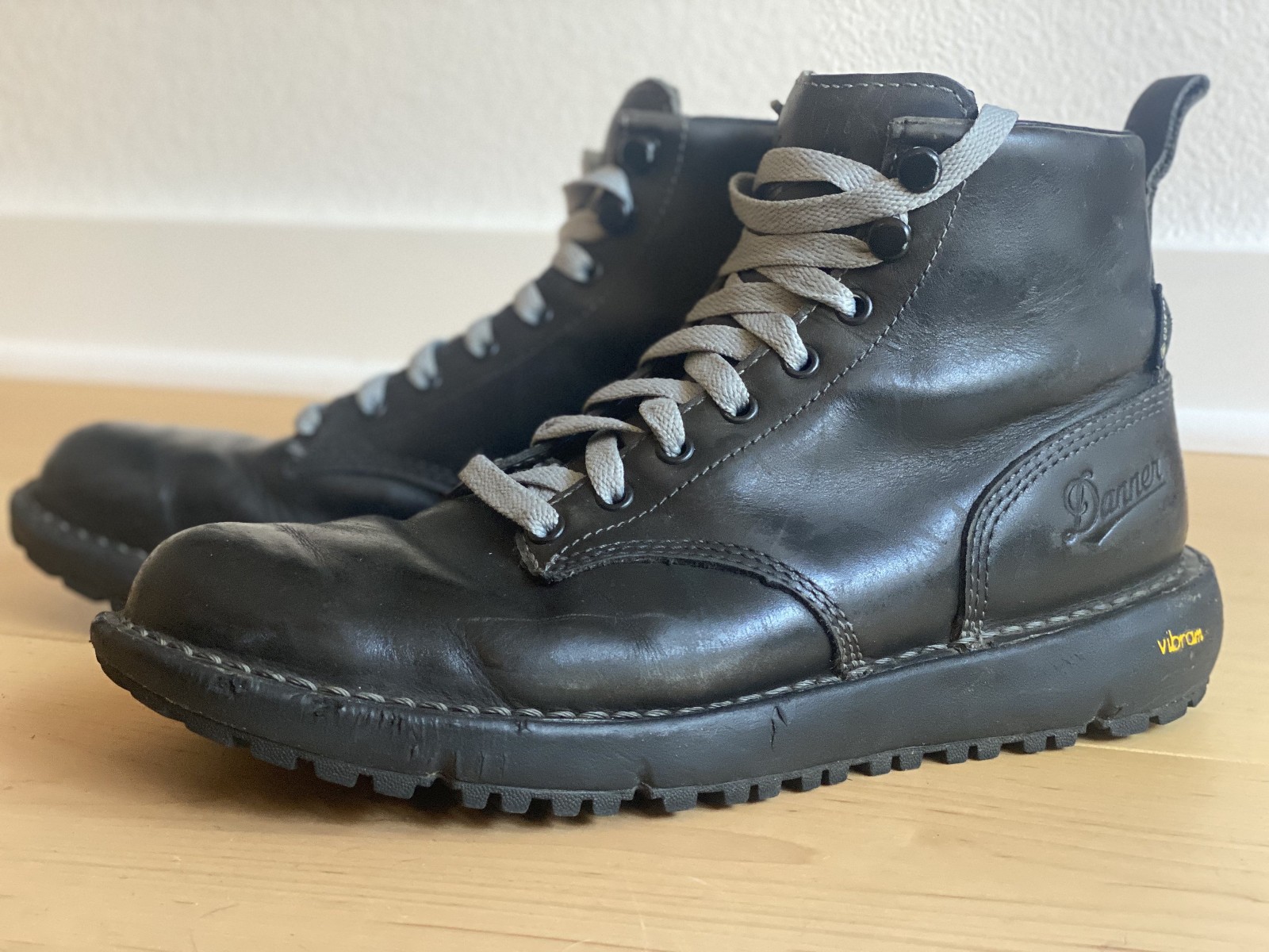 Danner Logger 917 GTX Charcoal Grey Leather Waterproof Hiking Boots Women’s 8