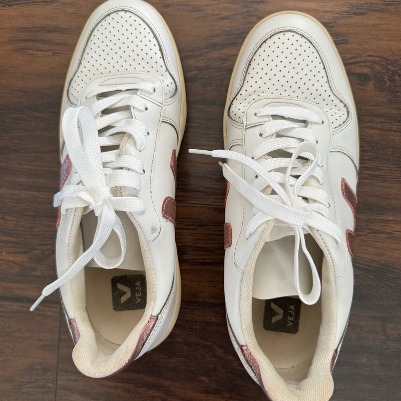 VEJA Women’s White Leather Sneakers with Rose Gold Accents sz 10 euro 41