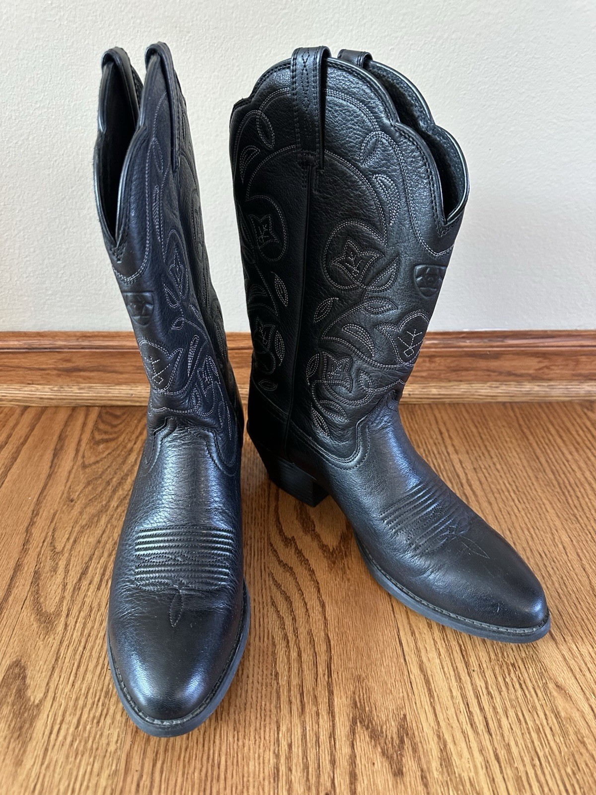 Ariat Women’s Heritage Western Round Toe Black Leather Boots Size 7B Medium
