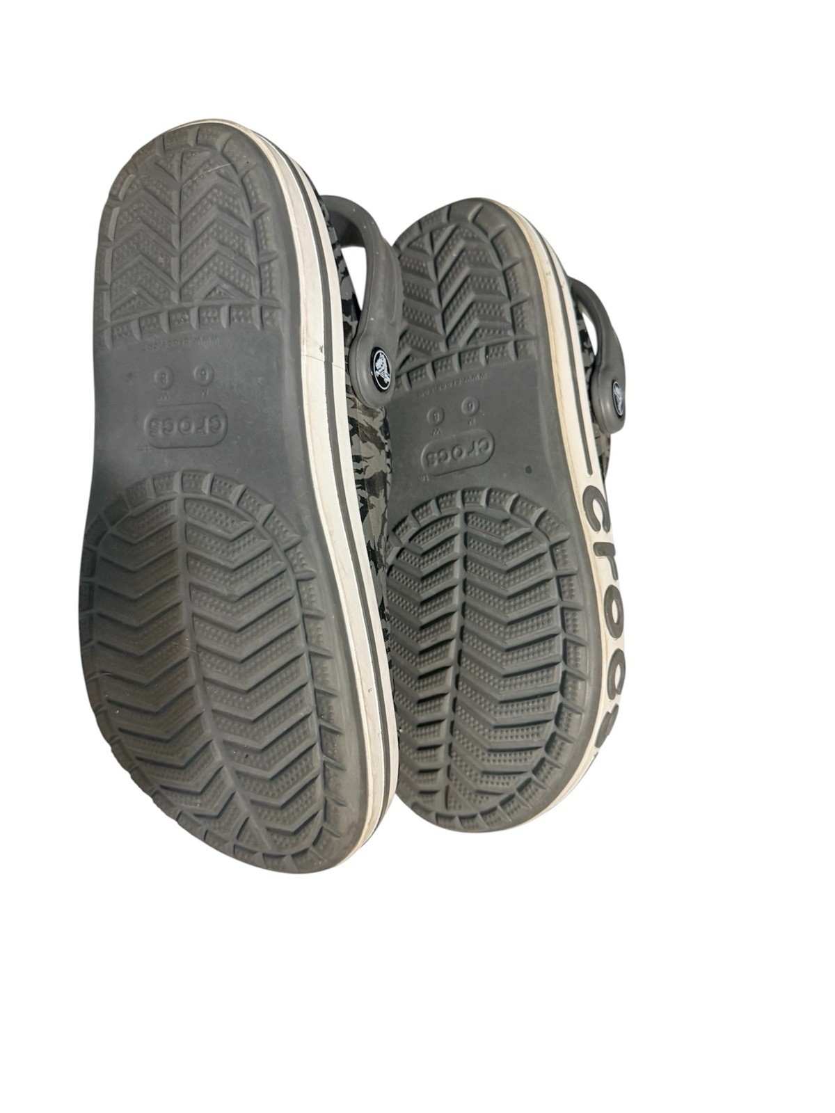 Crocs Clogs Womens 8 Mens 6 Gray White Bayaband Chevron Slip On Shoes Comfort