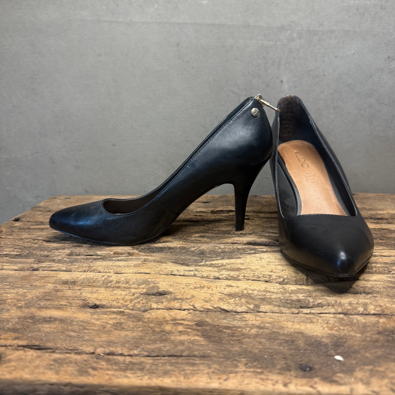 Aldo Black Leather Back Zip Gold Zipper Stiletto Pump Women’s 8.5 EUR 39