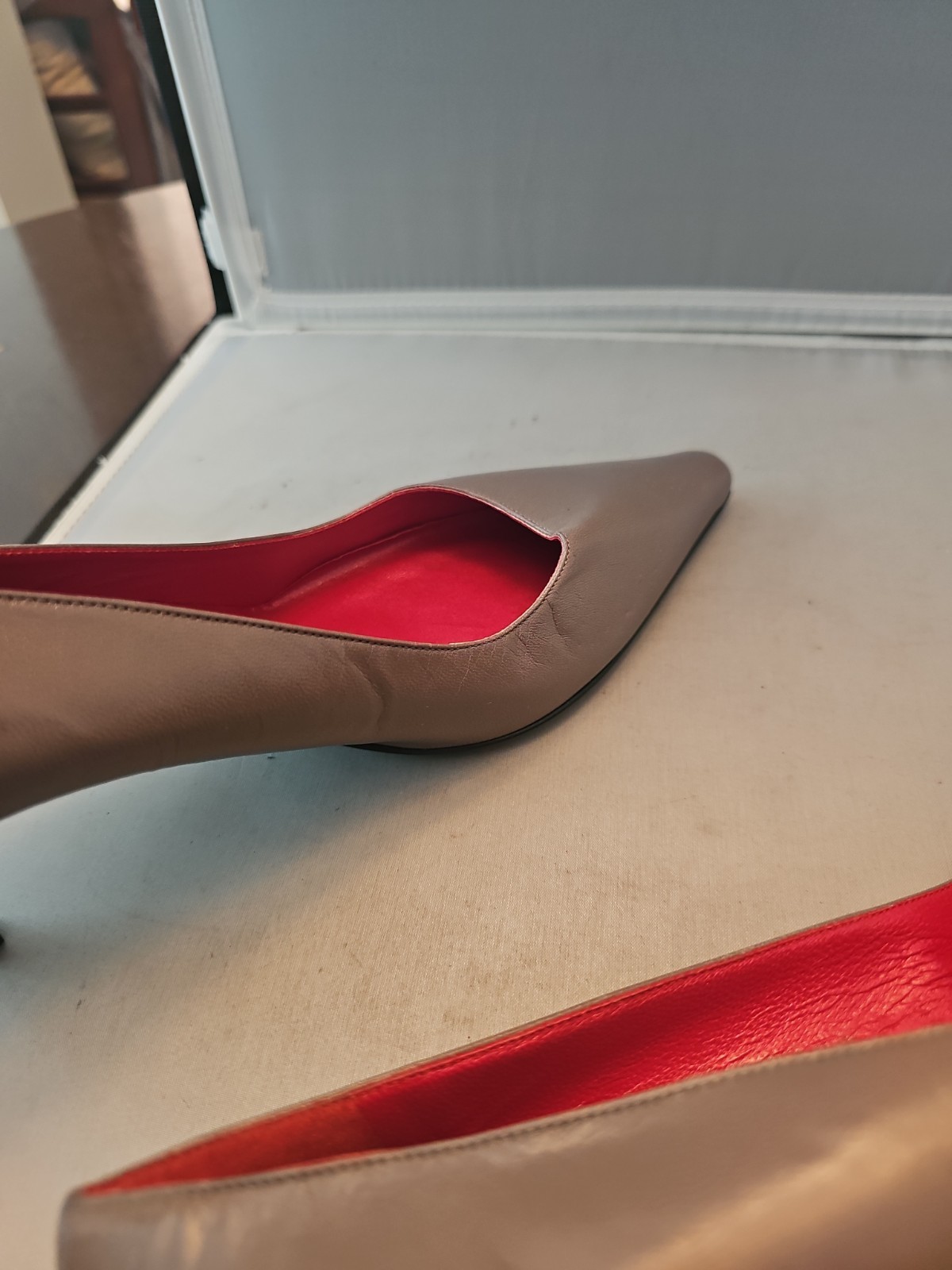Women’s Anne Klein Gray Pointed Toe 2.5 Inch Heel Pump, Size 11 M Madein Italy