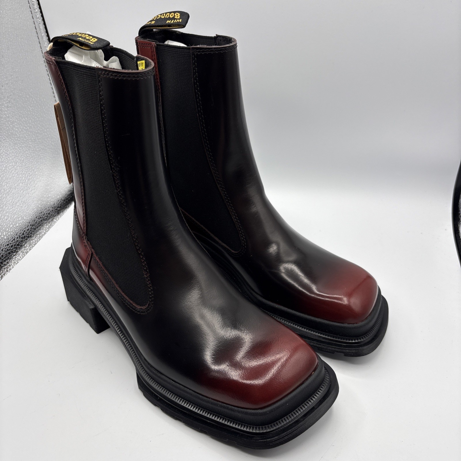 Dr. Martens Maybole Chelsea Boots Burgundy Black Rub Off Square Toe LA004 Size 6