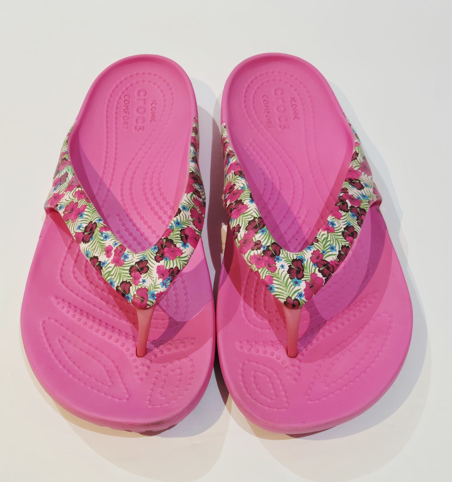 Crocs Women’s Kadee Pink Tropical Hibiscus Rubber Sandals Size 8 US