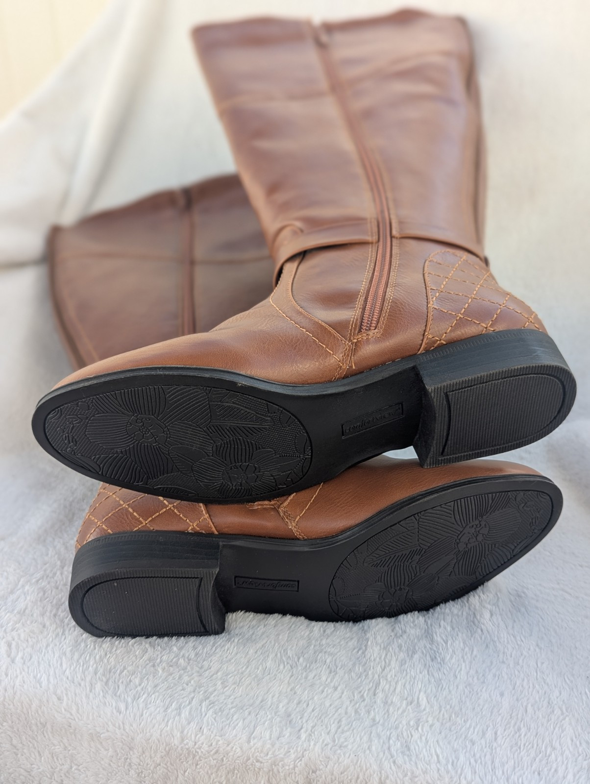 Size 8.5 Women’s Comfortview Milani Brown Tall Wide Calf Zip Up Riding Boots