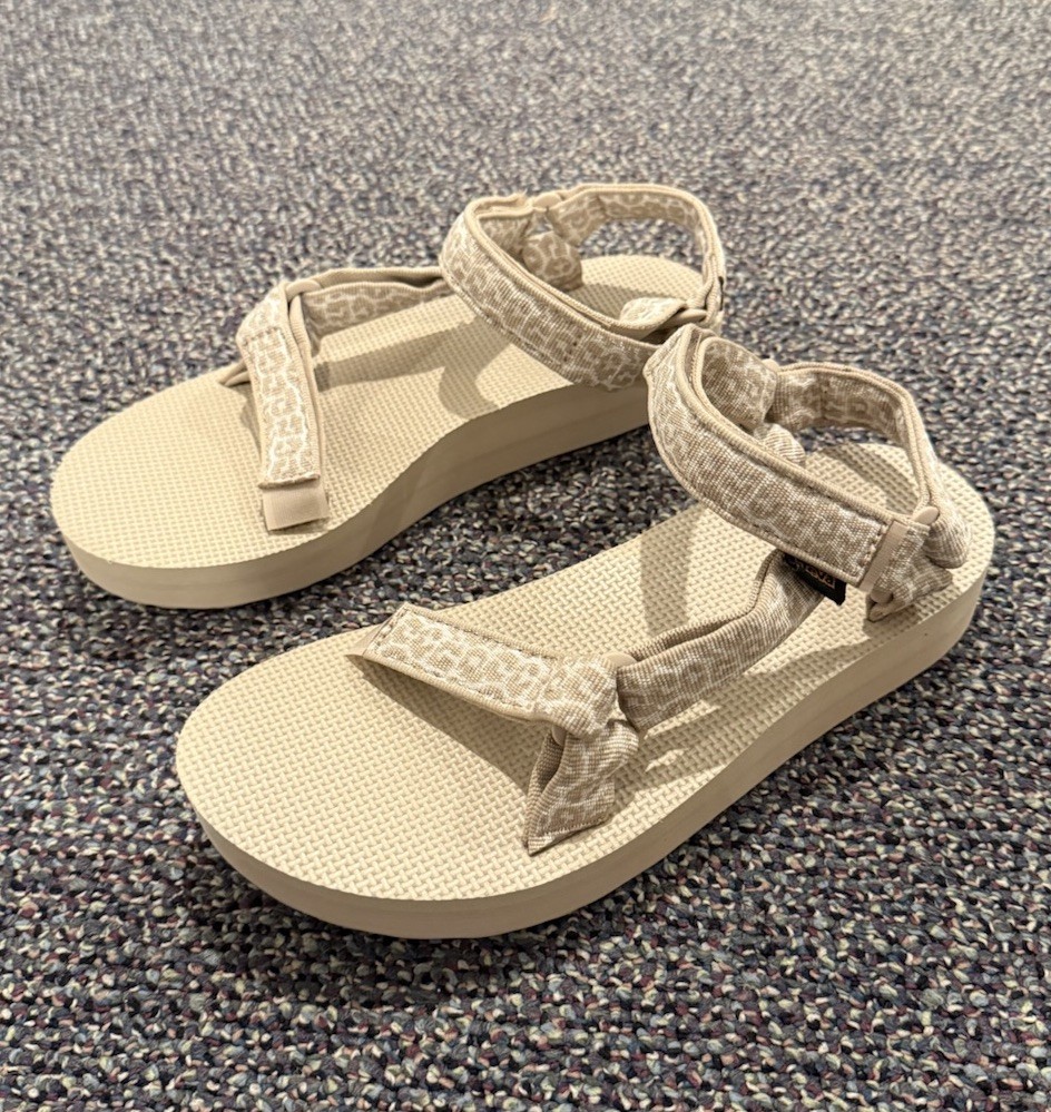 Teva Midform Universal Women’s Sandals – Cheetah Print – Size 9