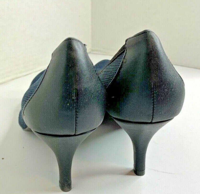 tahari Womens Sz 10 M Navy Blue Tacey Pump Shoes 2.75 in Heel