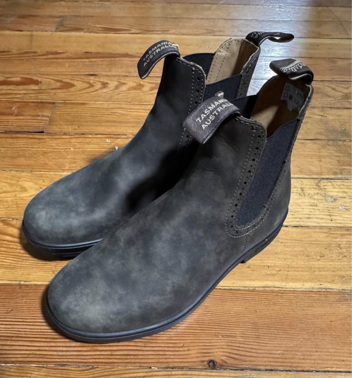 NWOB Women’s Blundstone’s #1351 Size 9 Rustic Brown Leather Chelsea Boots New