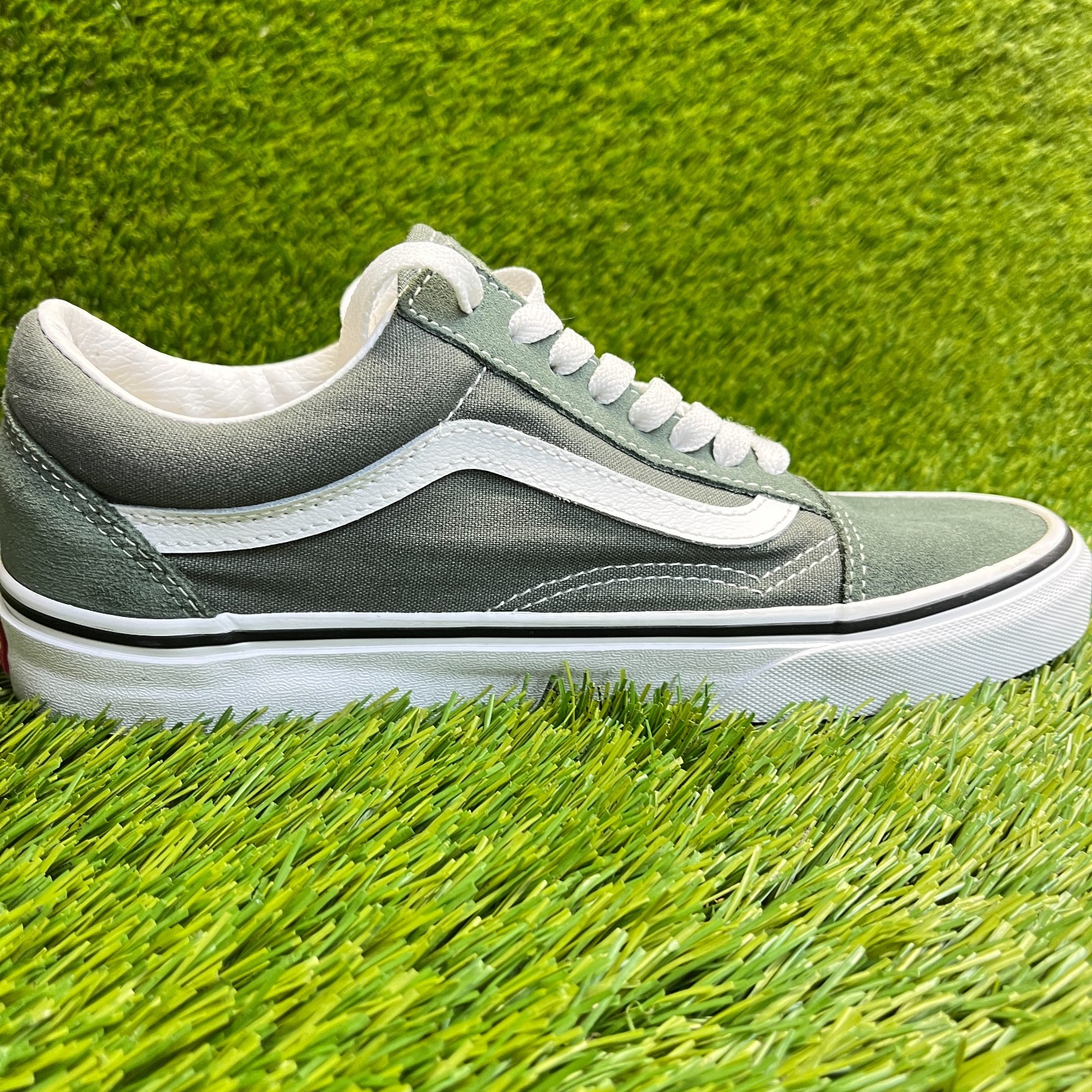 Vans Old Skool Womens Size 8.5 Green White Athletic Walking Skate Shoes Sneakers