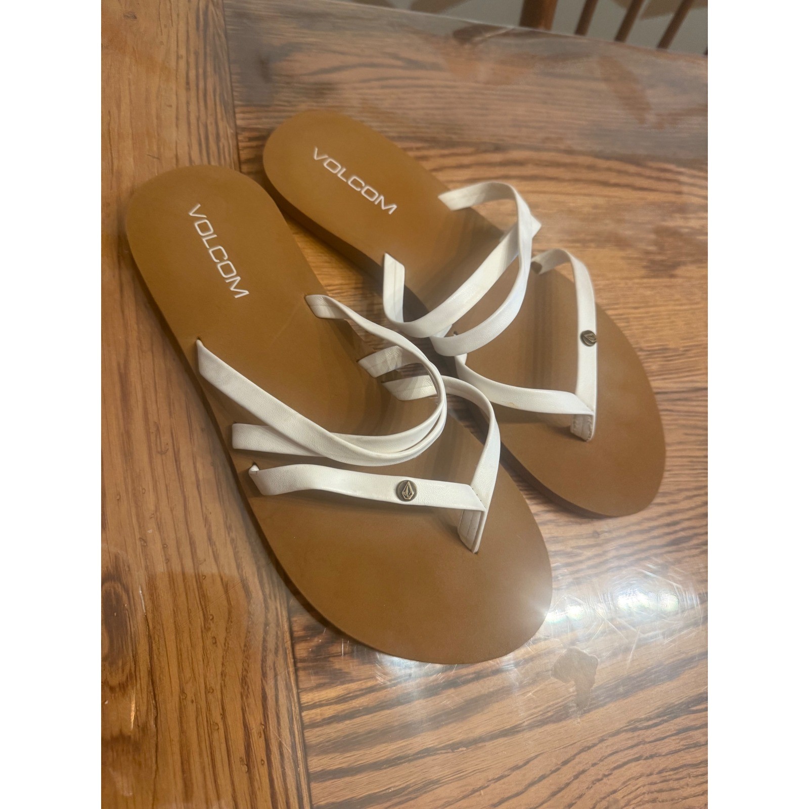 Volcom Sandals Women Size 8 White Strappy Flip Flops Minimalist Summer