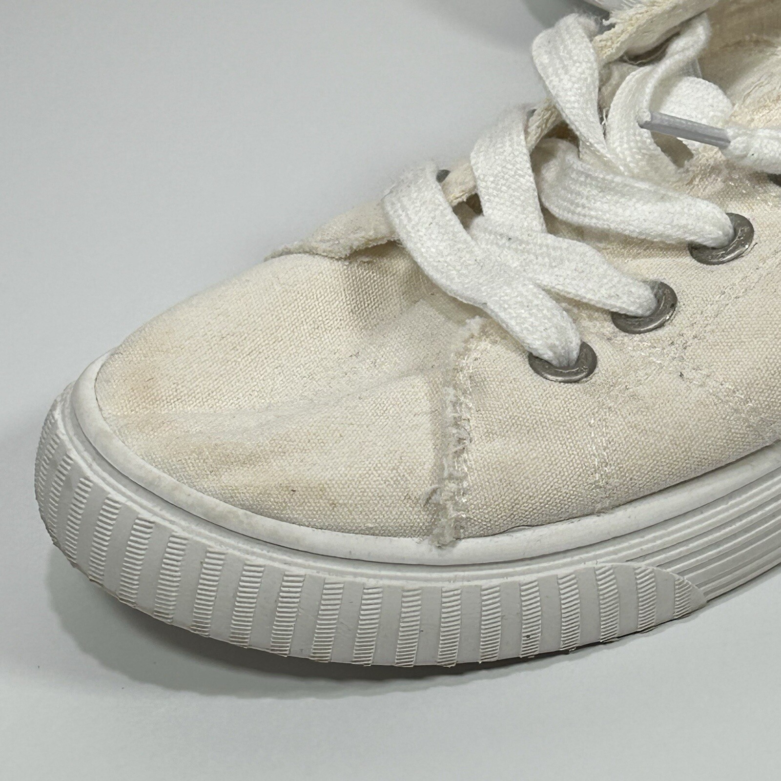 Tommy Bahama Sneaker Shoes Womens 8.5 Slip-On No Tie Cream Off White