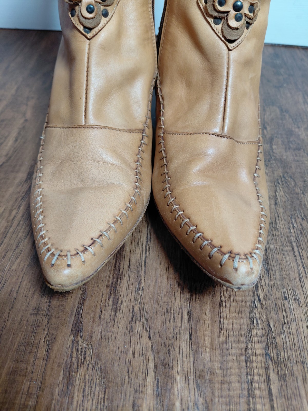 Michelle K tan leather boots. Vintage. Women Size 7.5