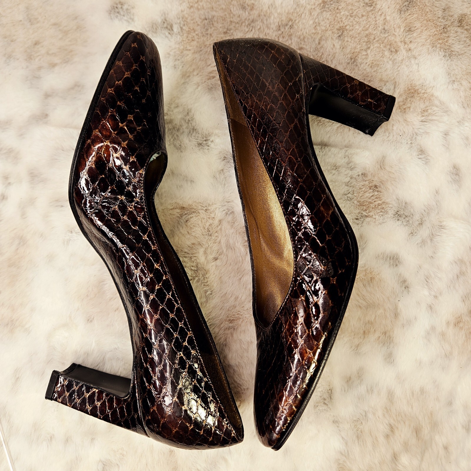 Stuart Weitzman Women’s 3″ Heels Pumps 9.5AAA Brown w/ Golden Hues Croc Embossed