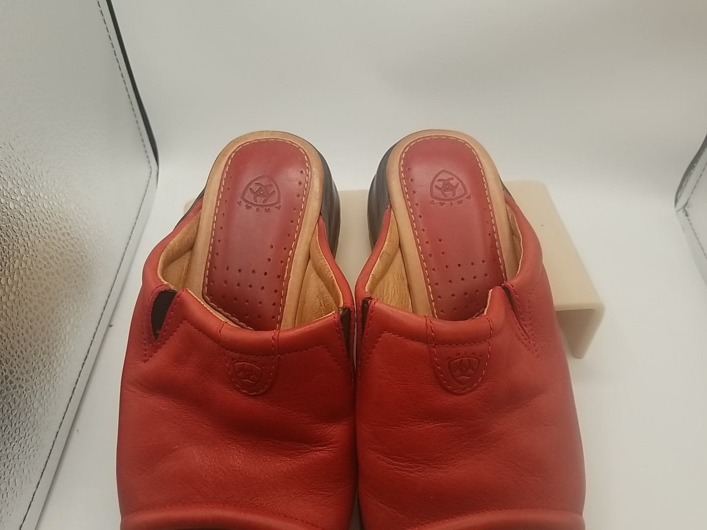 Ariat Bridgeport Red Leather Sandals Clogs Mules Slides Women’s Size 7 7B