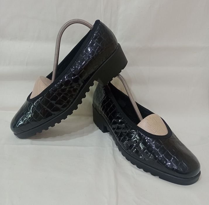 women ARA loafers black leather 38.5