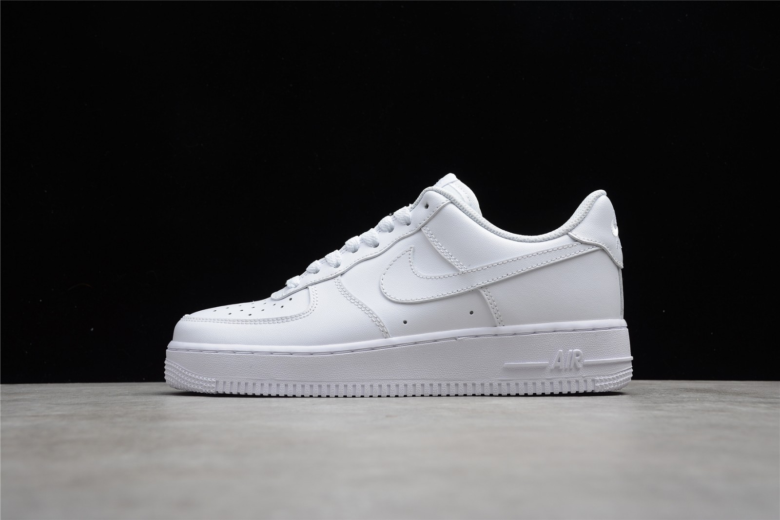 Nike Air Force 1 Low Triple White ‘07 BRAND NEW, MEN AND WOMEN SIZES