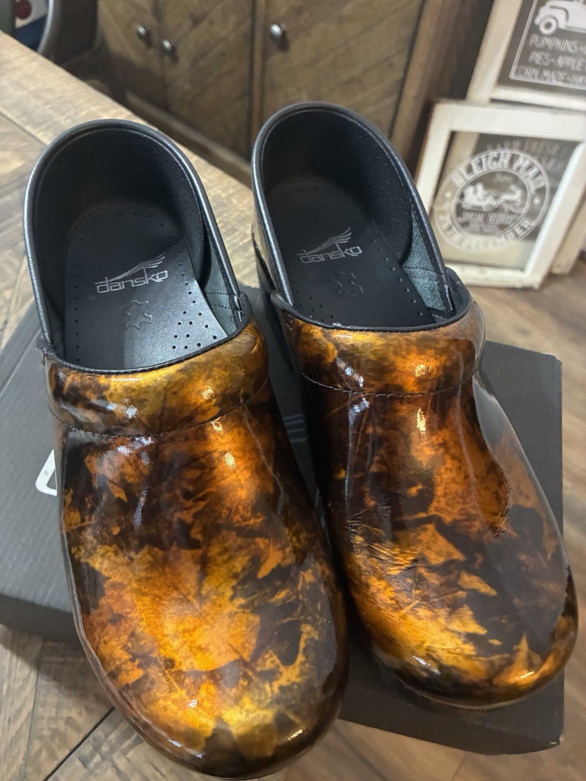 Dansko Professional Patent Leather Leaf Clog Copper/Brown Slip-On EU 39