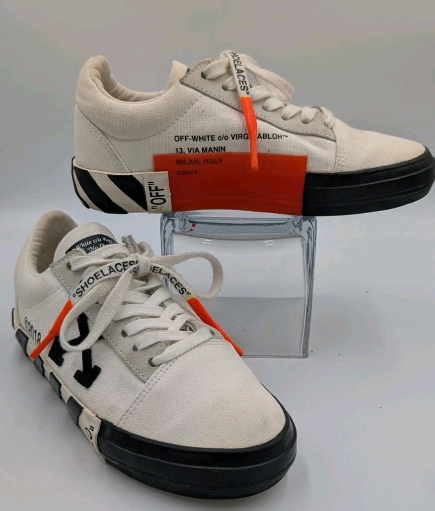 OFF-WHITE Vulc Low White (Updated Stripes) Women’s US 5 / EU 35 / UK2 (B33)