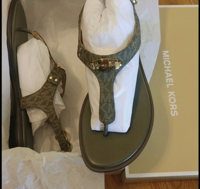 MICHAEL KORS new MK Mini logo gold Plate Thong Flat Buckle Up Olive Sandals