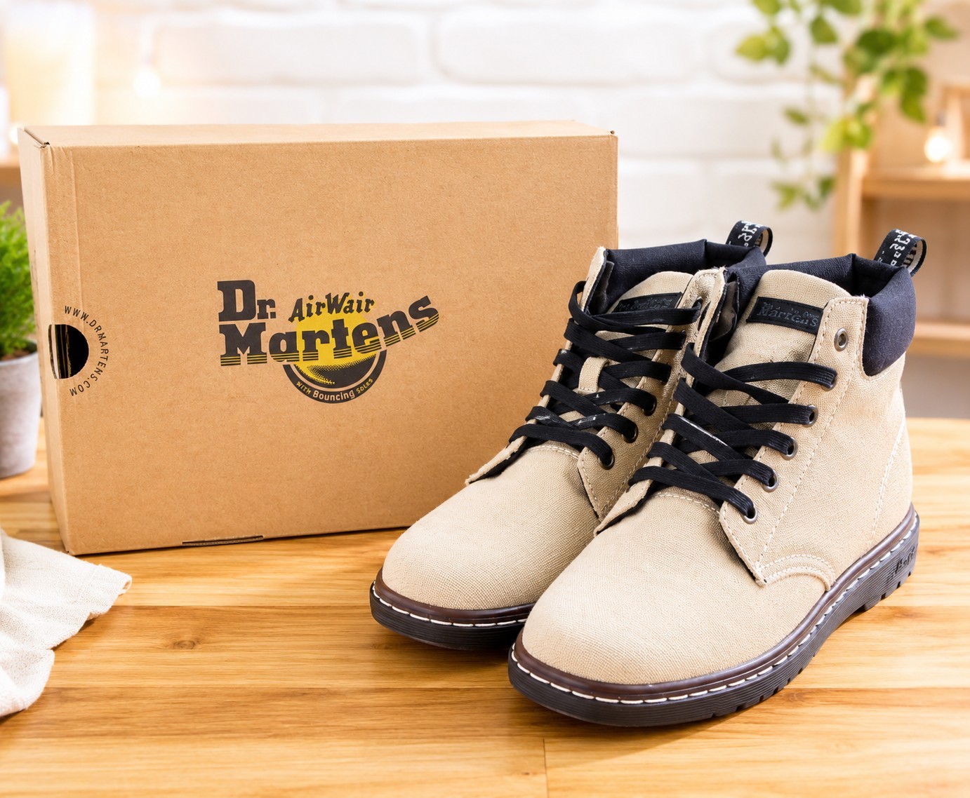 Dr. Martens Maelly Bone & Black Washed Canvas Boots Women’s US 7 NIB New With Bo